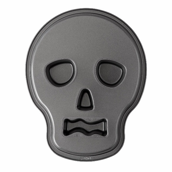 New Wilton Skull Shaped Cake Pan, 9.5 x 12 Inch - Picture 3 of 3